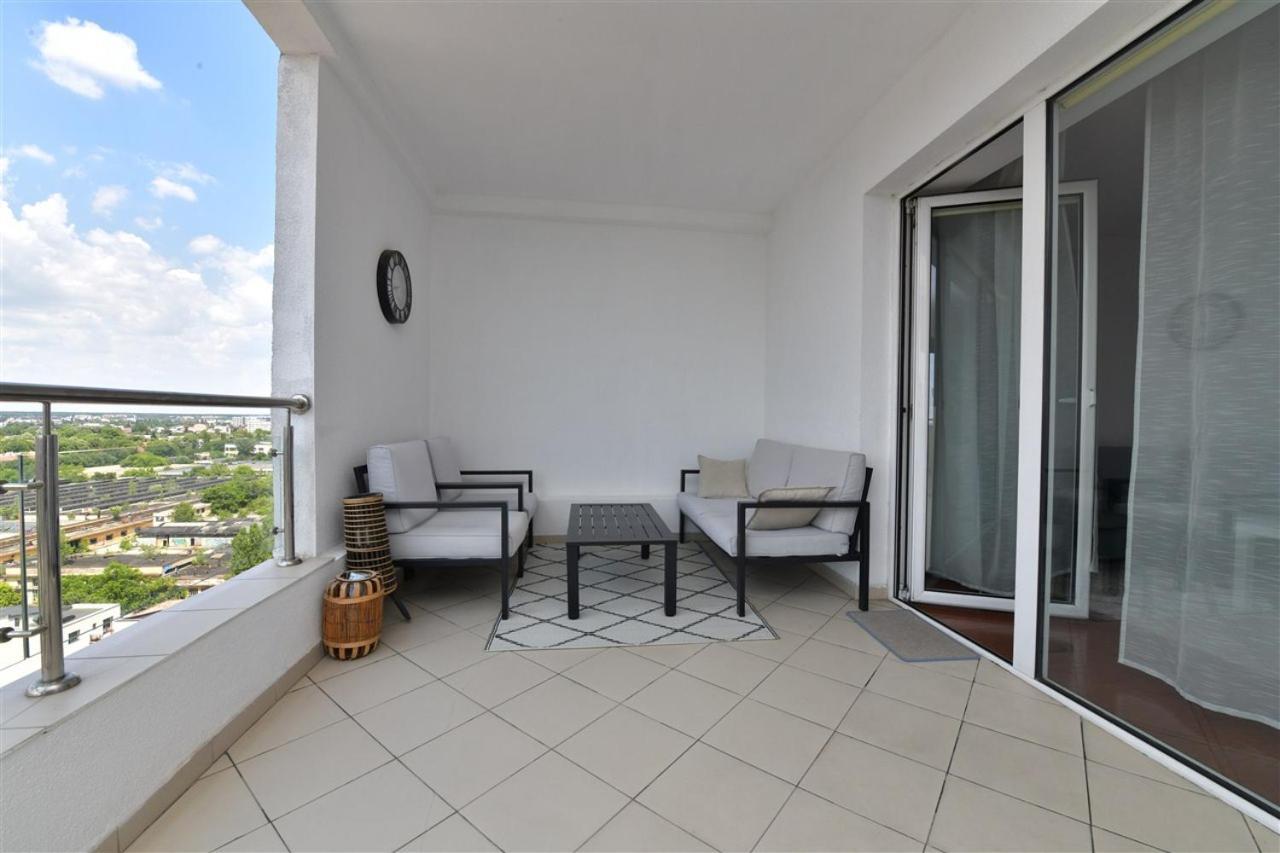 Apartament Lux 1 Mai Pod Boekarest Buitenkant foto